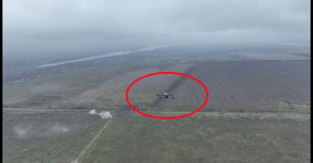 Podniebna walka dronów Ukraińców i Rosjan. Jeden z nich został staranowany [WIDEO]