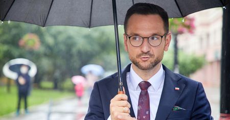 PiS ma problem? Wiceminister komentuje działania KE