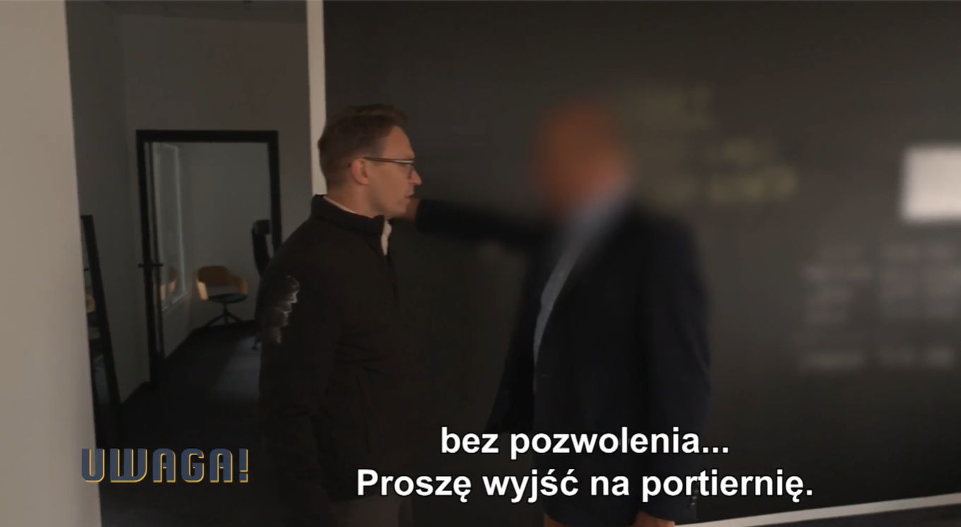 Reporter "Uwagi" TVN został uderzony na wizji