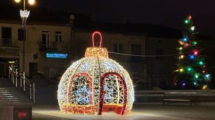 Ostrowiec Świętokrzyski: Świąteczne iluminacje. Zobacz, jak przystrojono miasto