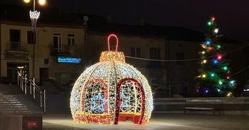 Ostrowiec Świętokrzyski: Świąteczne iluminacje. Zobacz, jak przystrojono miasto