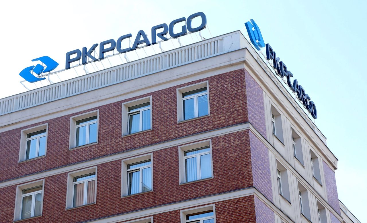 Gigant ogłasza zwolnienia grupowe. Pracę straci nawet 500 osób