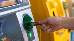 Widzisz to przy bankomacie? Najpewniej jesteś ofiarą oszustwa