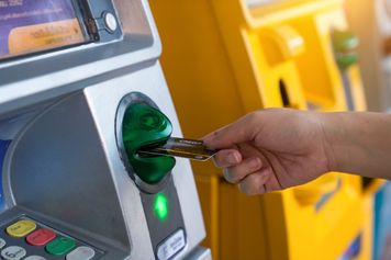 Widzisz to przy bankomacie? Zaraz możesz stracić pieniądze