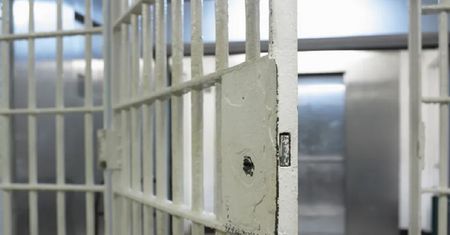 Nie miał litości dla matki. Sąd zdecydował ws. przyszłości 33-latka