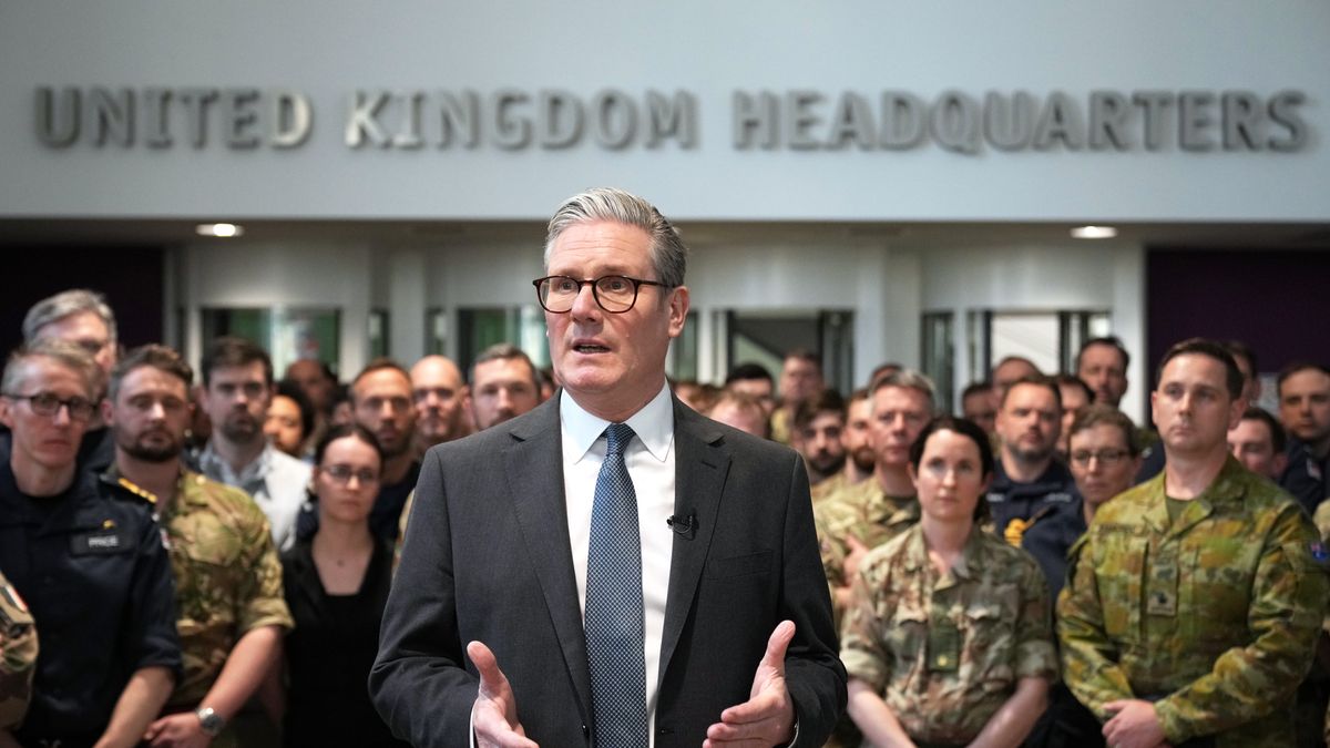 EASTBURY, UNITED KINGDOM - MARCH 20: Britain's Prime Minister Keir Starmer speaks as he visits Northwood Headquarters to meet planners mapping out the next steps in the Coalition of the Willing on March 20, 2025 in Eastbury, north-west London, England. Prime Minister Keir Starmer is meeting with military planners in the South East of England, as the UK ramps up coordination with its EU allies on security and support for Ukraine. (Photo by Alastair Grant-WPA Pool/Getty Images)