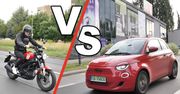 Test: Yamaha XSR 125 vs Fiat 500e – wyścig z niespodzianką
