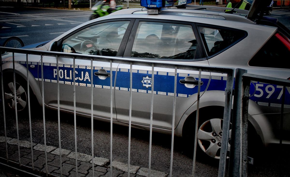 Wypadek na moście Poniatowskiego. Kierował pijany policjant?