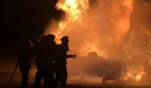 Warszawa. I po markecie. Budynek do rozbiórki po nocnym pożarze