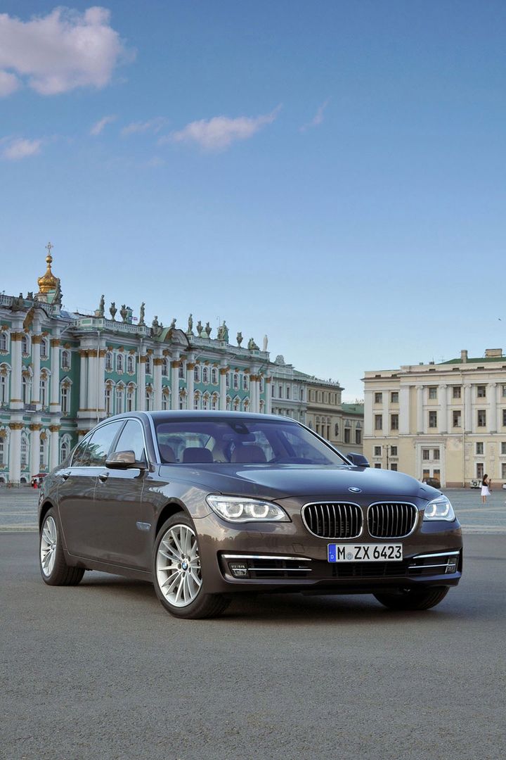 BMW serii 7 na rok 2013 - megagaleria niemieckiego okrętu flagowego 260
