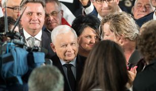 "Astronomiczne pieniądze". Ujawniają 1300 osób na liście "płac PiS"