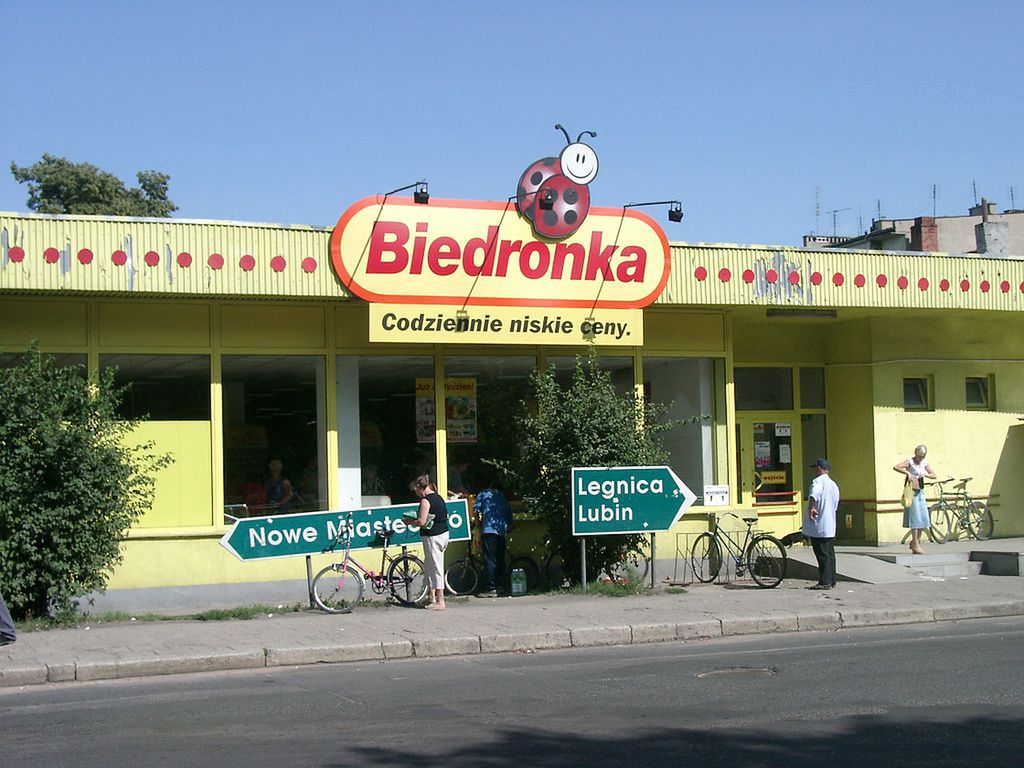 Początek lat dwutysięcznych, sklep Biedronki w Chojnowie z poprzednią wersją logotypu