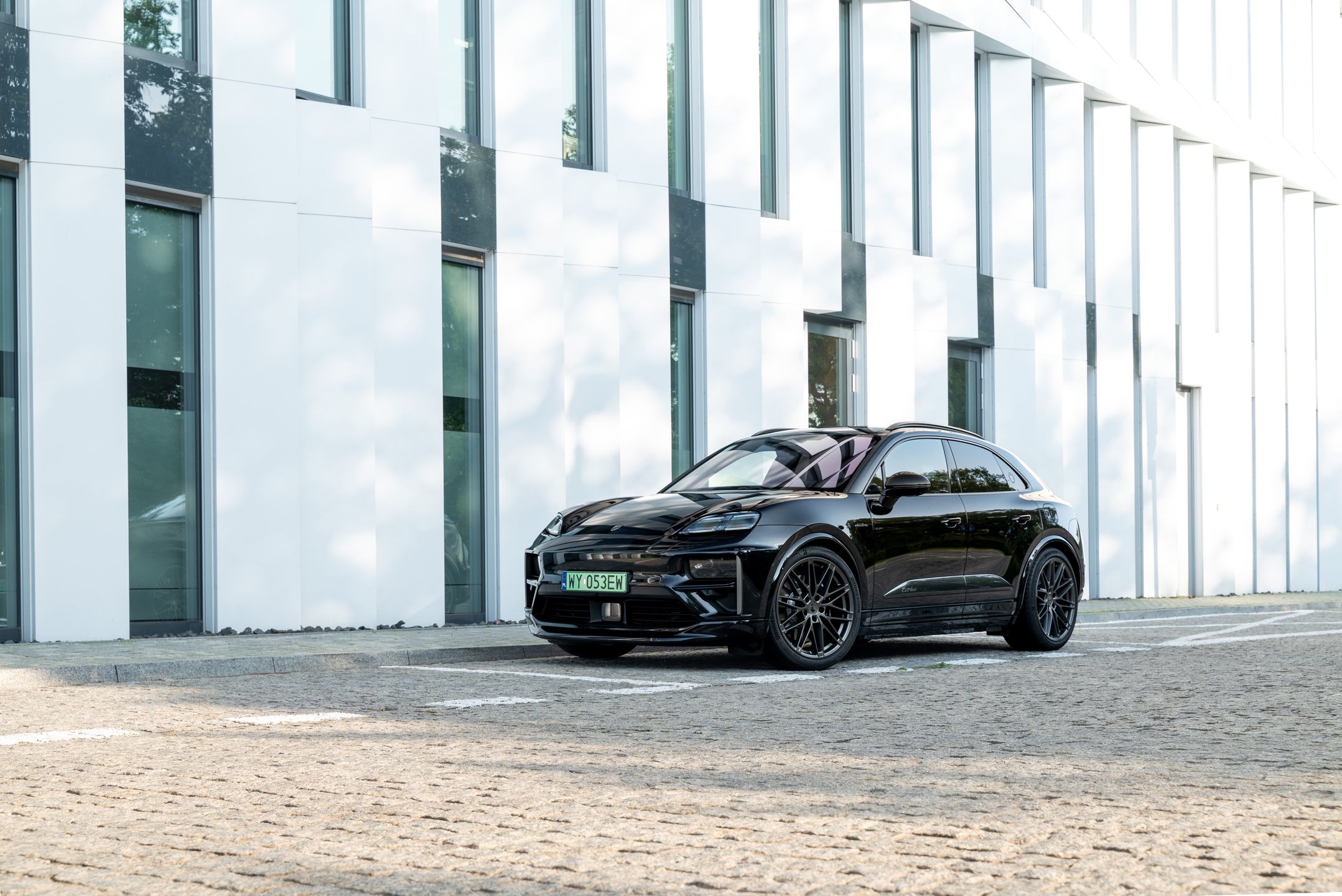 Porsche Macan Turbo EV