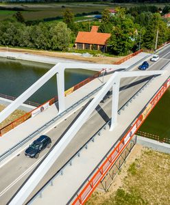 Pękają ściany, do piwnic wlewa się woda. Tak żyją po przekopie Mierzei