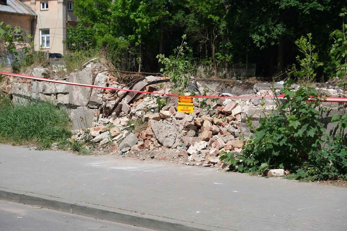 Rozbiórka budynków dawnej łaźni Łabęckich przy ul. Farbiarskiej