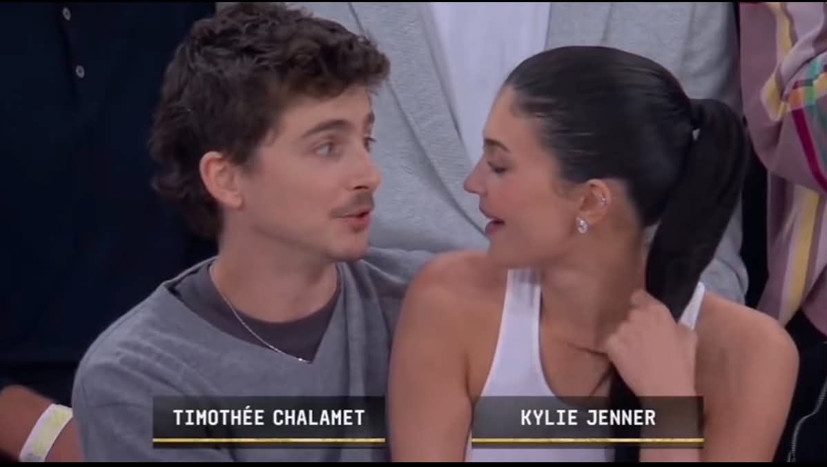 Kylie Jenner i Timothée Chalamet na meczu
