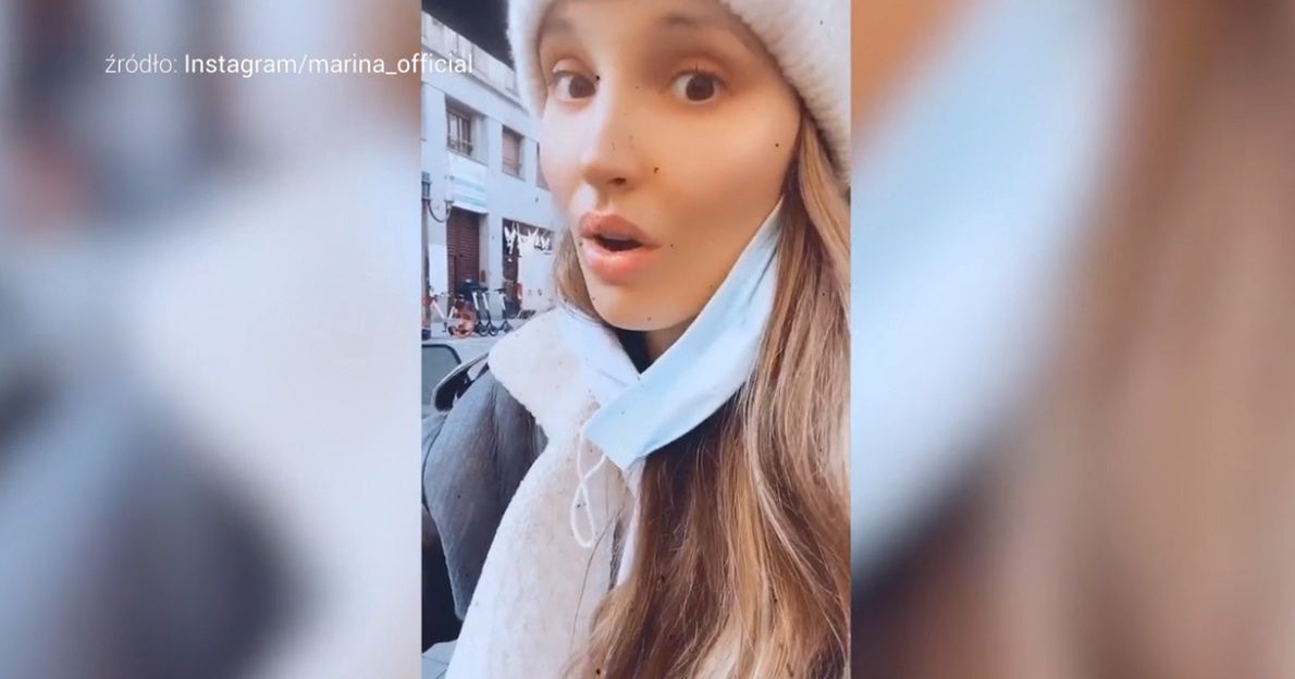 Marina popija kawę z sieciówki