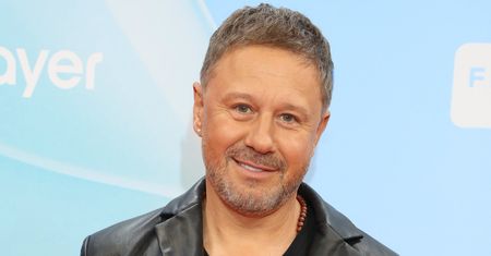 Andrzej Piaseczny rozpływa się nad UKOCHANYM w najnowszym wywiadzie: "Mój partner dał mi uśmiech szczęścia"