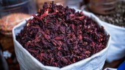 Nazywany jest naturalnym eliksirem zdrowia. Jak działa hibiskus?