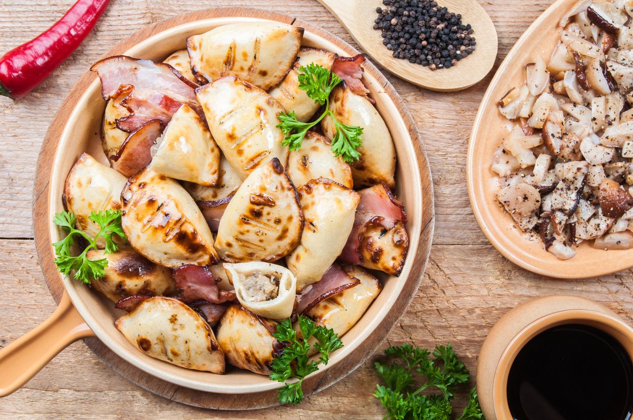 Pierogi z opieńkami i kiszoną kapustą