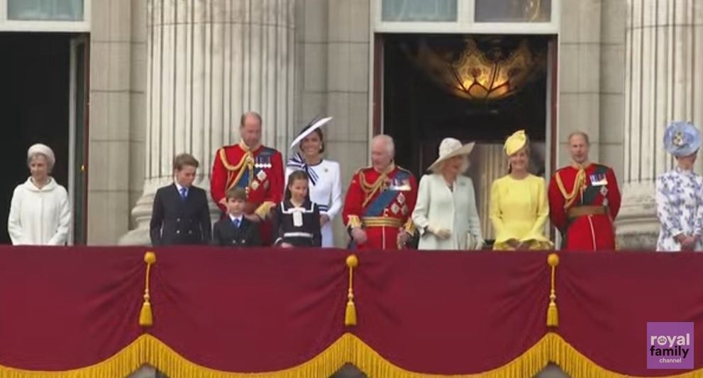 Księżna Kate podczas Trooping The Colour pojawiła się na balkonie Pałacu Buckingham