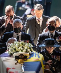 Królowa sama wybrała wieniec dla Filipa. Każdy kwiat miał znaczenie.