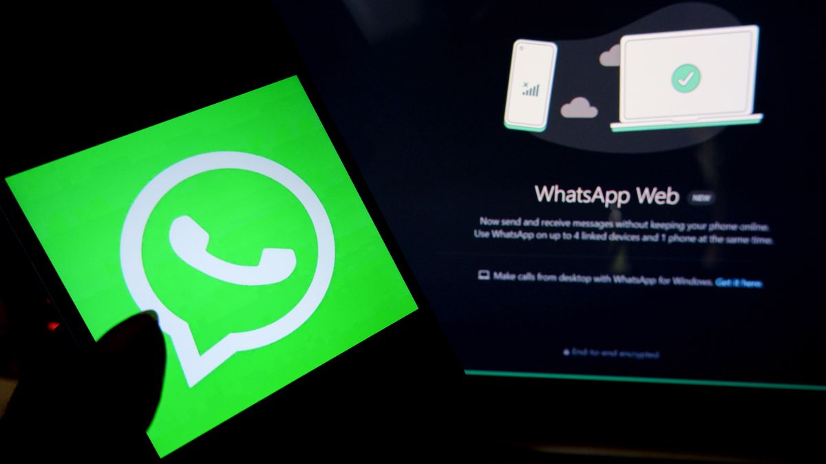 INDIA - 2022/07/03: In this photo illustration, a WhatsApp logo is displayed on a smartphone screen with a WhatsApp Web in the background. (Photo Illustration by Avishek Das/SOPA Images/LightRocket via Getty Images)