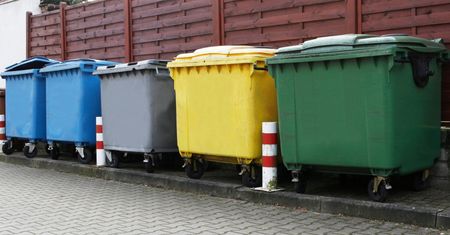 Zwolnienie z opłat za śmieci? Miasta wprowadzają rozwiązania