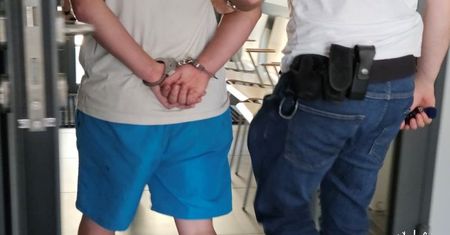Narkotyki w pojemniku po słodyczach