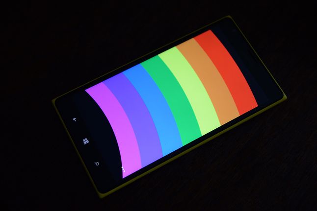 Nokia Lumia z ekranem świecącym na kolorowo