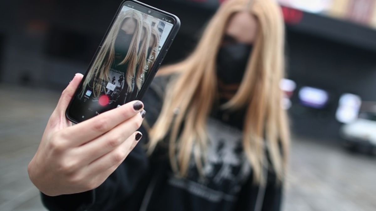 Ile zarabiają TikTokerzy? Polskie gwiazdy starają się dorównać zagranicznym gwiazdom internetu 