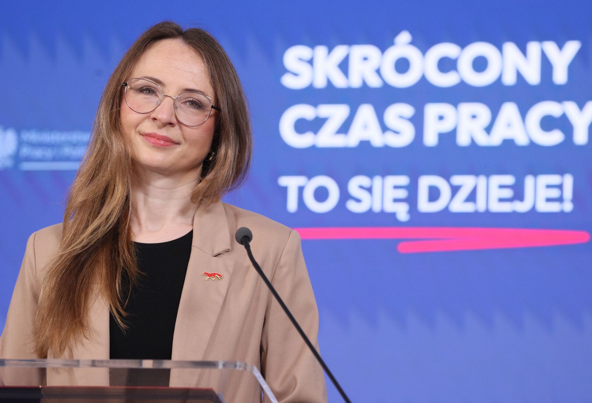 Wielki rządowy eksperyment. 802 tys. zł nie będzie. Jest pierwsza rezygnacja