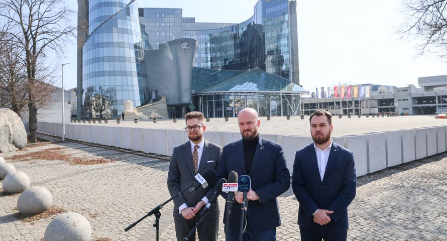 "Rządowa tuba propagandowa". Politycy Konfederacji chcą likwidacji TVP Info