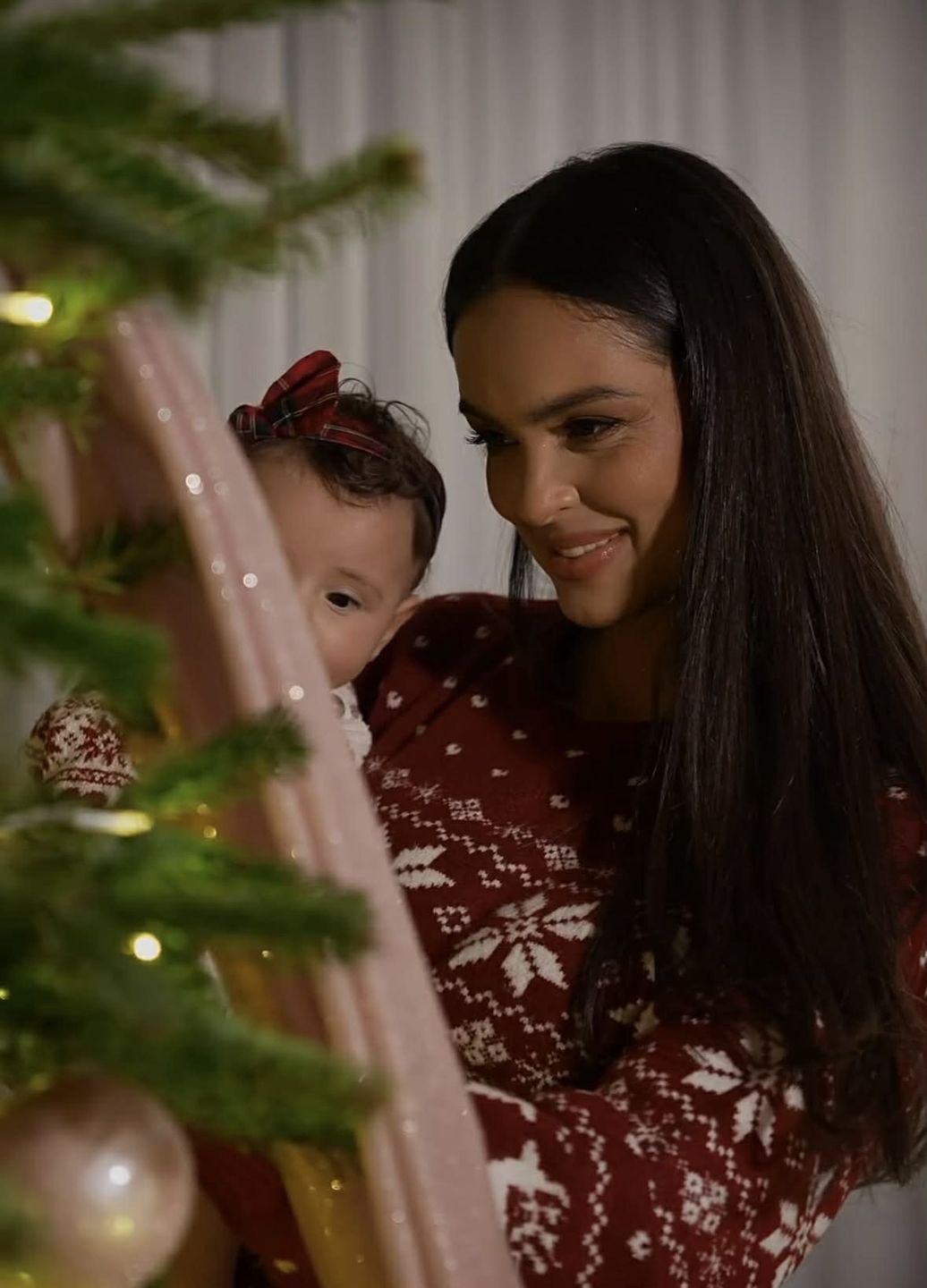 Klaudia El Dursi z córeczką ze świątecznymi życzeniami