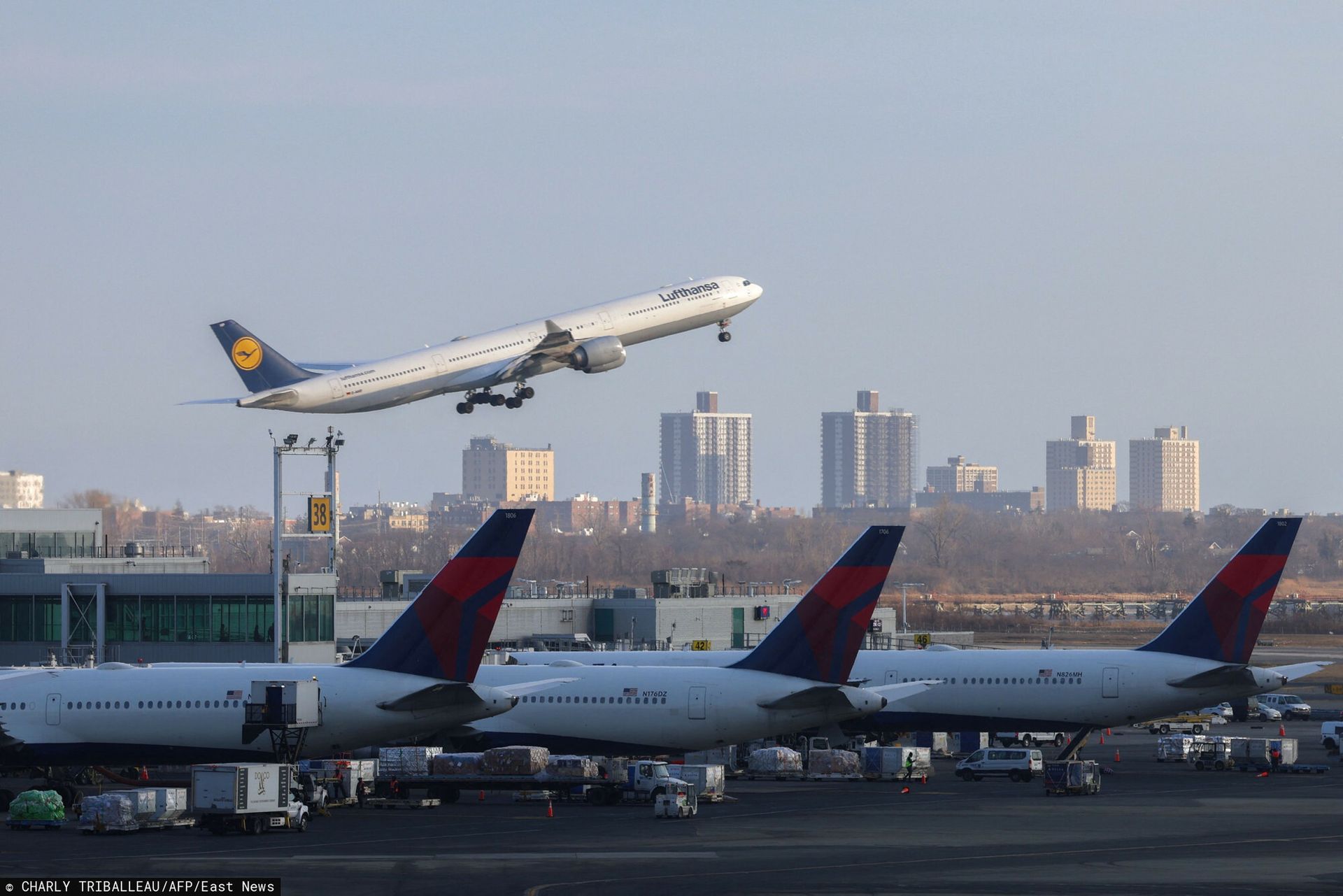 wiadomości,aktualności,WP Wiadomości Linie lotnicze zawieszają loty do Iranu. Powodem strajki