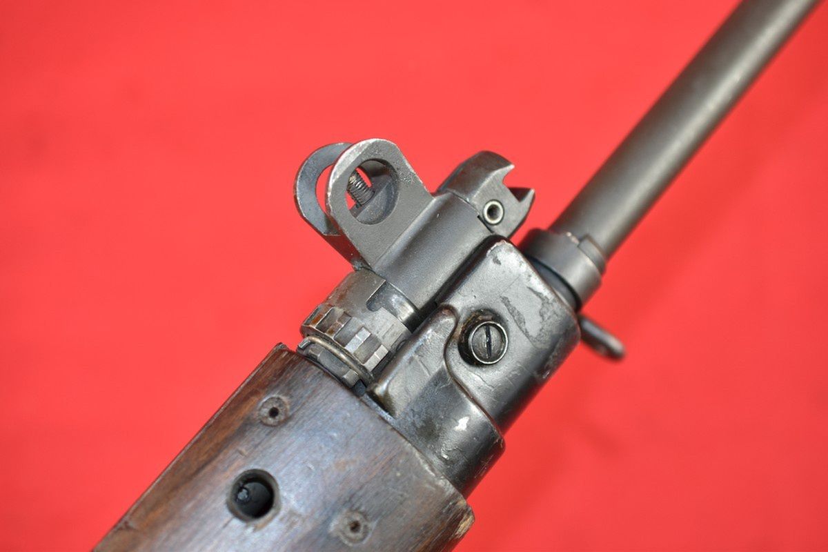 Regulator gazowy karabinu L1A1 (FN FAL). Ustawianie regulatora w FN FAL to nie taka łatwa sprawa. Jeśli do systemu trafia za mało gazów prochowych, to karabin może się nie przeładować, a jak za dużo to następuje szybsze zużycie elementów broni i mamy większy odrzut. Z drugiej strony więcej gazów prochowych w systemie jest przydatne w przypadku mocno zabrudzonej broni.