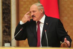 Białoruski reżim broni się przed katastrofą i absurdalnie uderza w Polaków. "Okradają sklepy"