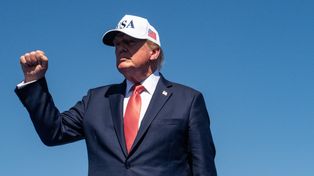 Trump miał dać po 45 tys. dolarów trzem pracownicom Białego Domu. Naruszenie prawa?