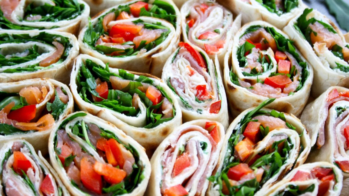 Tortille na zimno  - warzywa z łososiem lub szynką będą pyszne