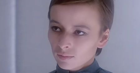 Zagrała w "Seksmisji" i słuch o niej zaginął. Oto jak żyje po latach