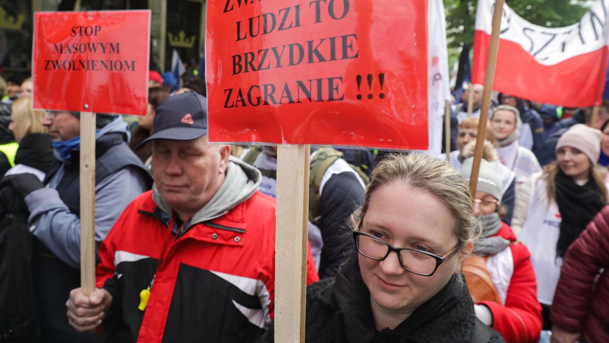 Wtorkowy protest pocztowców przed siedzibą MAP