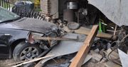 Annopol: BMW wbiło się w ścianę. Pijany 24-latek bez uprawnień uciekał pieszo przed policją