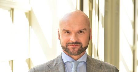 "Element przestępczego biznesu". Miliarder ujawnił kulisy walki z Facebookiem