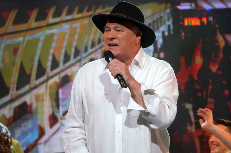 Ryszard Rynkowski na scenie w telewizji