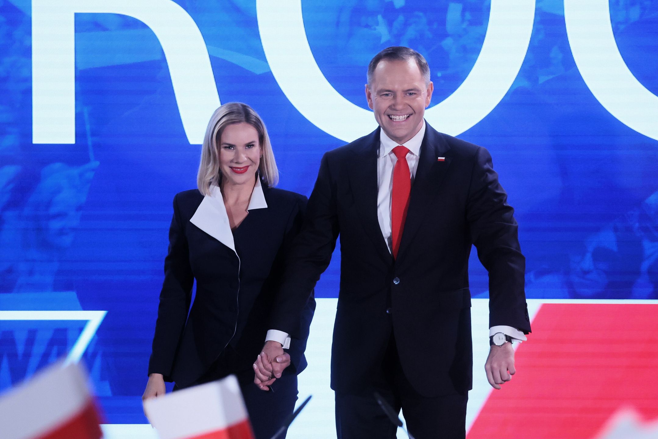 Karol Nawrocki, Marta Nawrocka
Warszawa, 01.06.2025. Wybory prezydenta RP - II tura. Kandydat Komitetu Obywatelskiego, popierany przez PiS prezes IPN Karol Nawrocki (P) z �on� Mart� (L) w swoim sztabie wyborczym, 1 bm. w Warszawie. Zako�czy�o si� g�osowanie w II turze wybor�w prezydenta RP. (mr) PAP/Leszek Szyma�ski
Leszek Szyma�ski
II, II tura, koniec ciszy wyborczej, prezydenckie, prezydenta rp, reakcja, reakcje, sztab, wybory, wynik