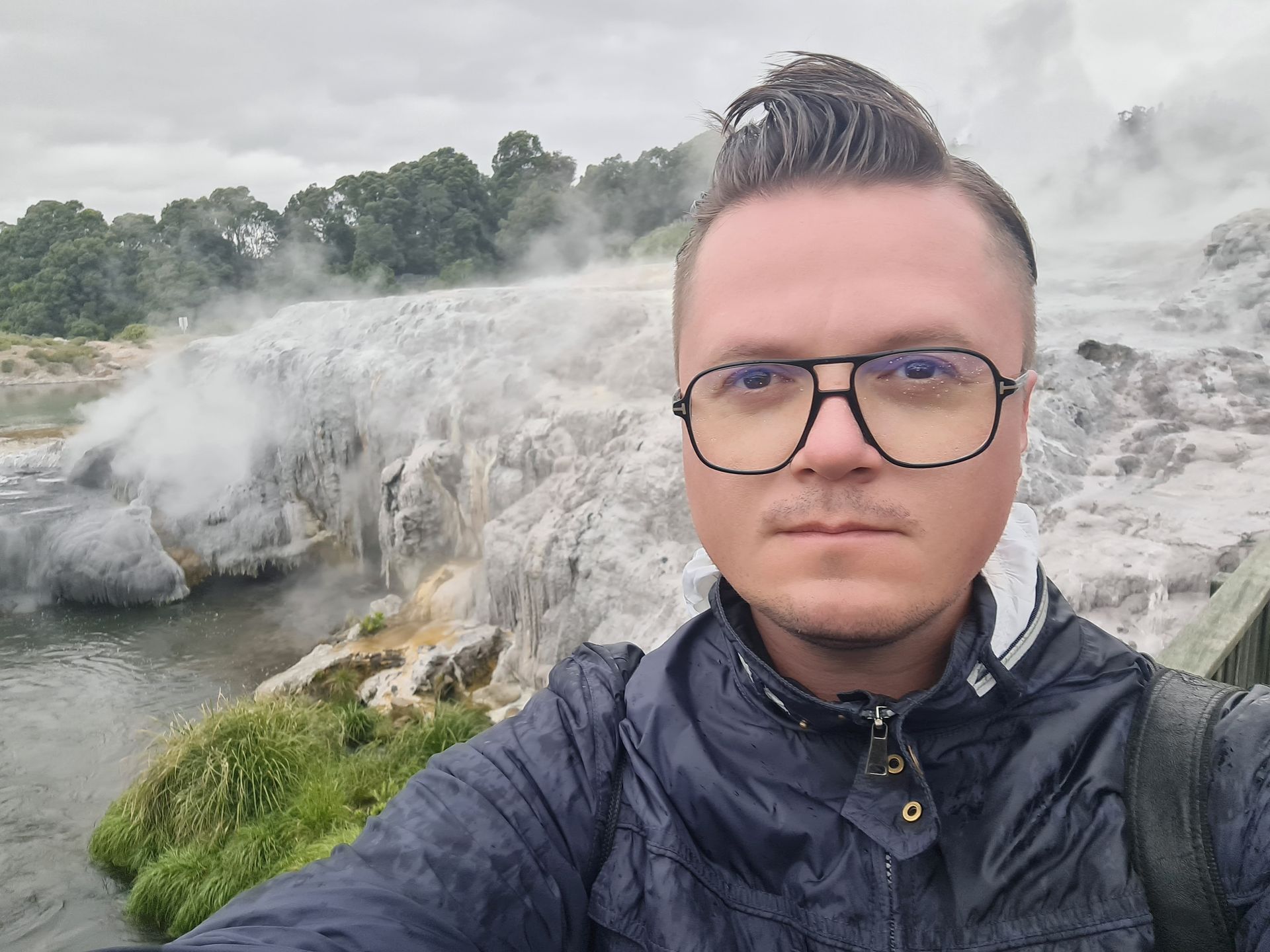 W Rotorua można obejrzeć na żywo "cuda" geotermalne, gejzery i sanktuarium ptaka kiwi