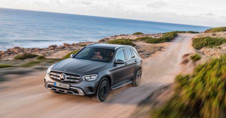 Mercedes GLC dostaje 48-woltową instalację. Nowe silniki i systemy wsparcia