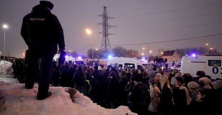Zakłócony sygnał. Służby Putina reagują po pogrzebie Nawalnego