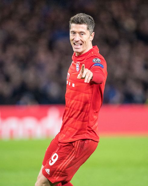 LONDON, ENGLAND - FEBRUARY 25: Robert Lewandowski of Bayern Muenchen celebrate during the UEFA Champions League round of 16 first leg match between Chelsea FC and FC Bayern Muenchen at Stamford Bridge on February 25, 2020 in London, United Kingdom. (Photo by Sebastian Frej/MB Media/Getty Images)