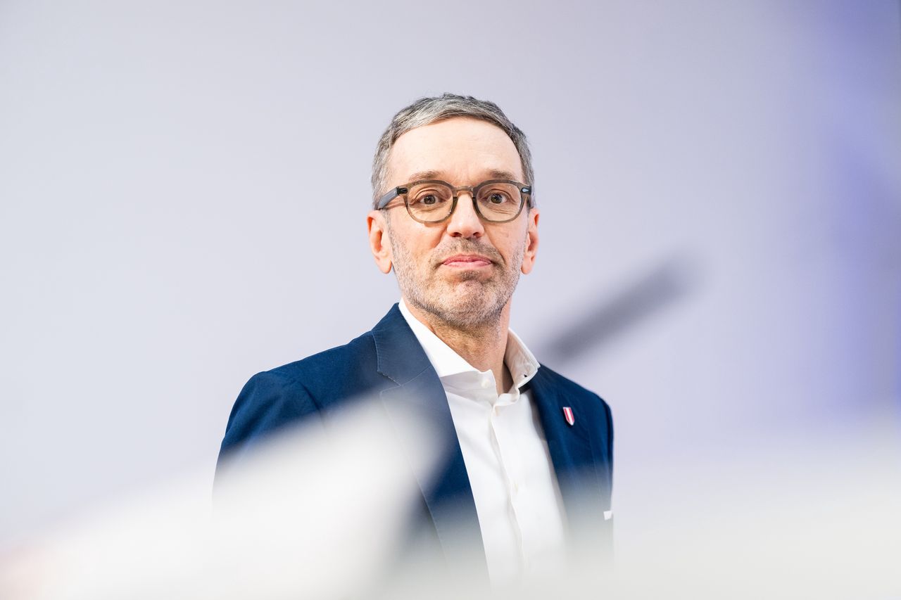 Austrian government in turmoil as Nehammer steps down